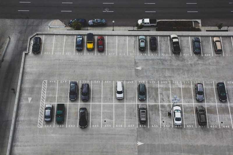 Borne WiFi point accès réseau parking entreprise