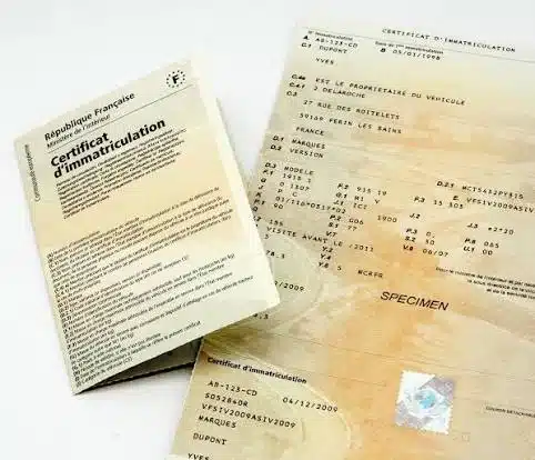 Certificat d'immatriculation (carte grise) spécimen : chaque titre émis sous l'habilitation SIV d'un garage lui est facturé